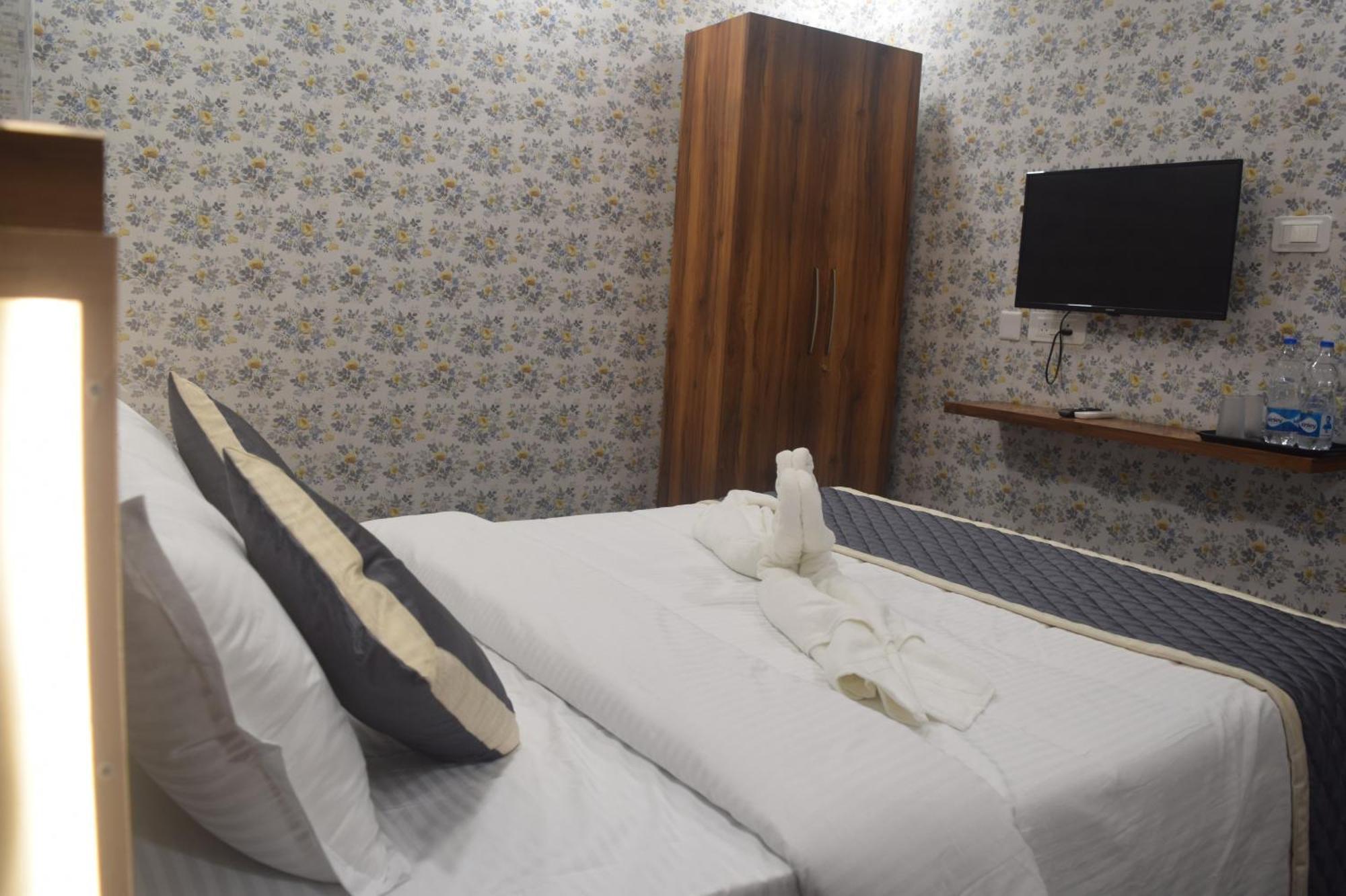 Esakki Empire Hotel Chennai Eksteriør billede